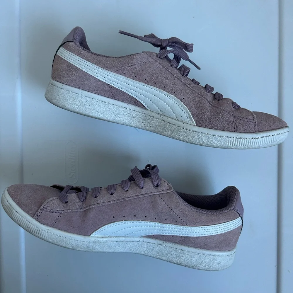 EUC Puma Sneakers